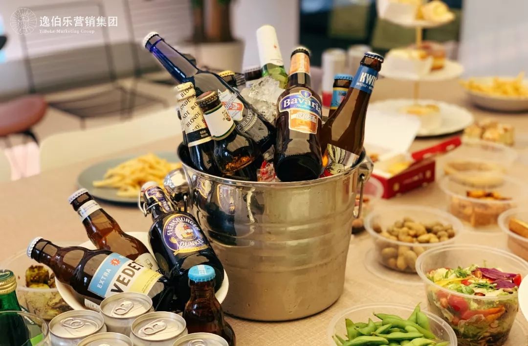 周五不喝酒 人生路白走丨正经公号的"恰饭"要有酒