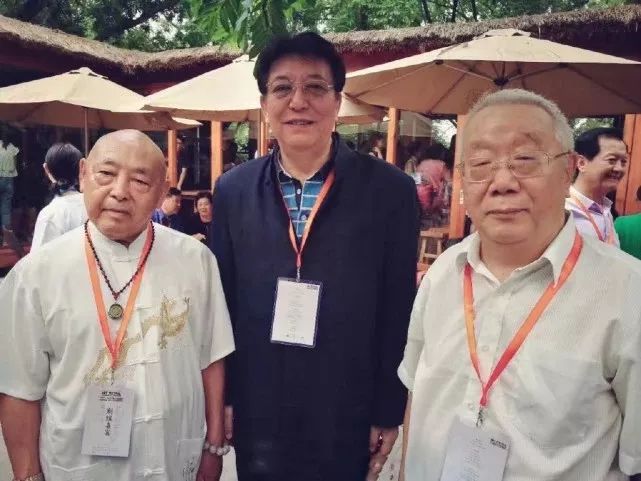 不陌生,比如著有论文集《红学丛谭》,校注《红楼梦》,《高鄂诗文集》
