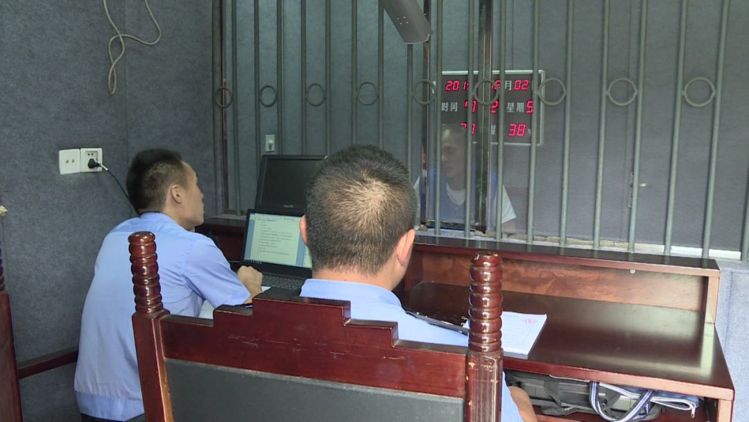荒唐!为了做一块砧板,他们偷偷砍了一棵红木杉...... 必发88手机客户端