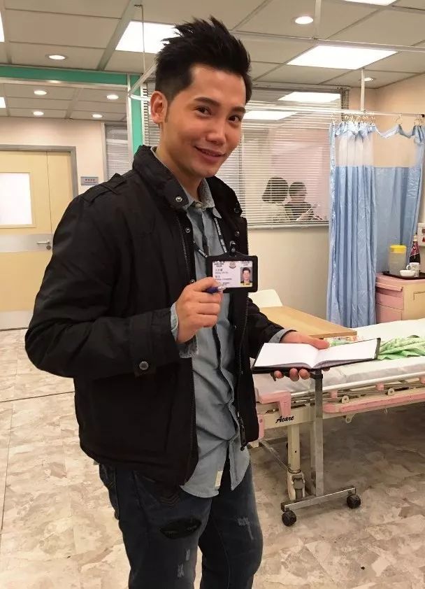 TVB高材生,曾有8块腹肌迷死女!入行8年胖了5