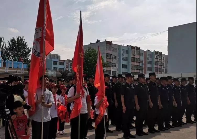 平度市杭州路中学副校长肖伟东讲话平度市特巡警队副大队长吕希琳讲话