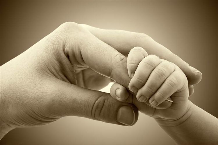                     原创            宝宝有4种表现，可能过度喂养了，宝妈注意，别伤害宝宝的身体