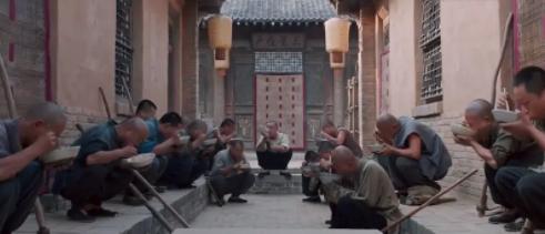 邓伦还留着当群演的习惯,剧中他端起面第一反应是蹲着吃:很心酸 明升88娱乐场