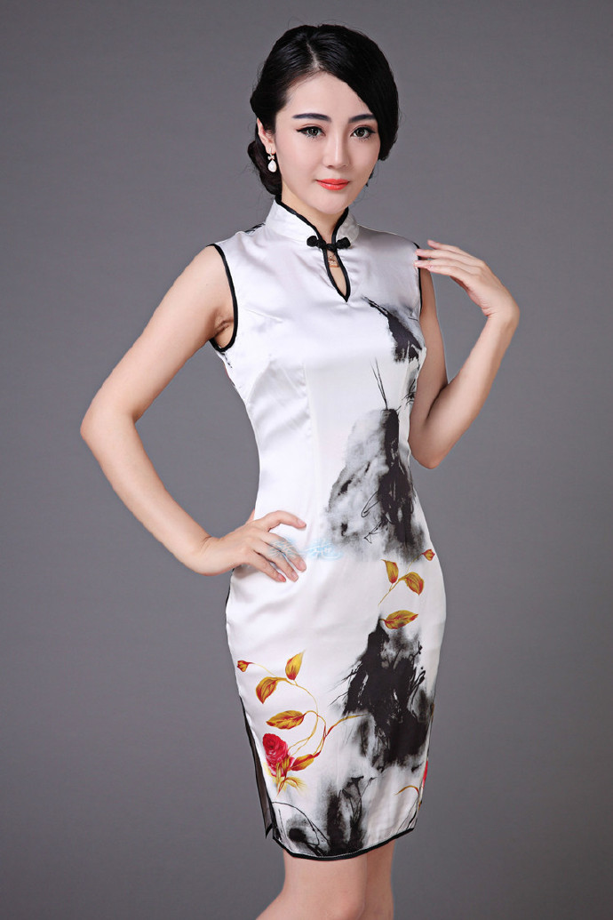 一身改良的旗袍形象展示现代东方女性的魅力