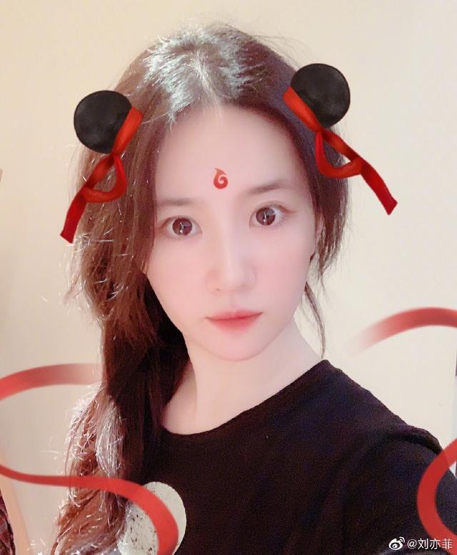 众星晒哪吒图，李现不小心撞脸鹿晗，杨幂亲笔作画却遭官网删除？
