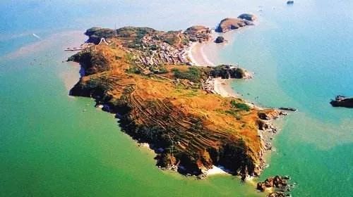 丹东獐岛，景区面积15平方公里，其中陆域面积2平方公里，是中国万里海疆