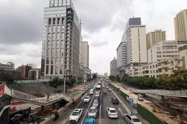 昆明东风路昆师路至青年路开始半副封闭施工,出行要注意啦!