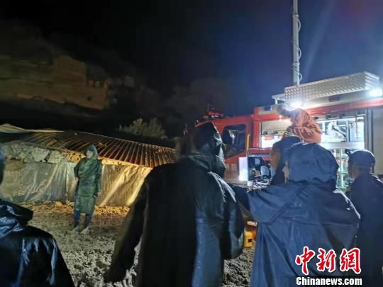 榆林子洲发生山体滑坡 疑有5人被困正全力救援 兴发娱乐官网登陆