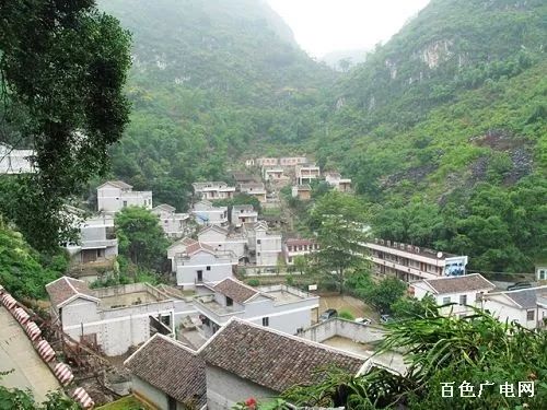 近日,百色市右江区龙川镇六能村六换屯,汪甸瑶族乡两琶村大琶屯,德保