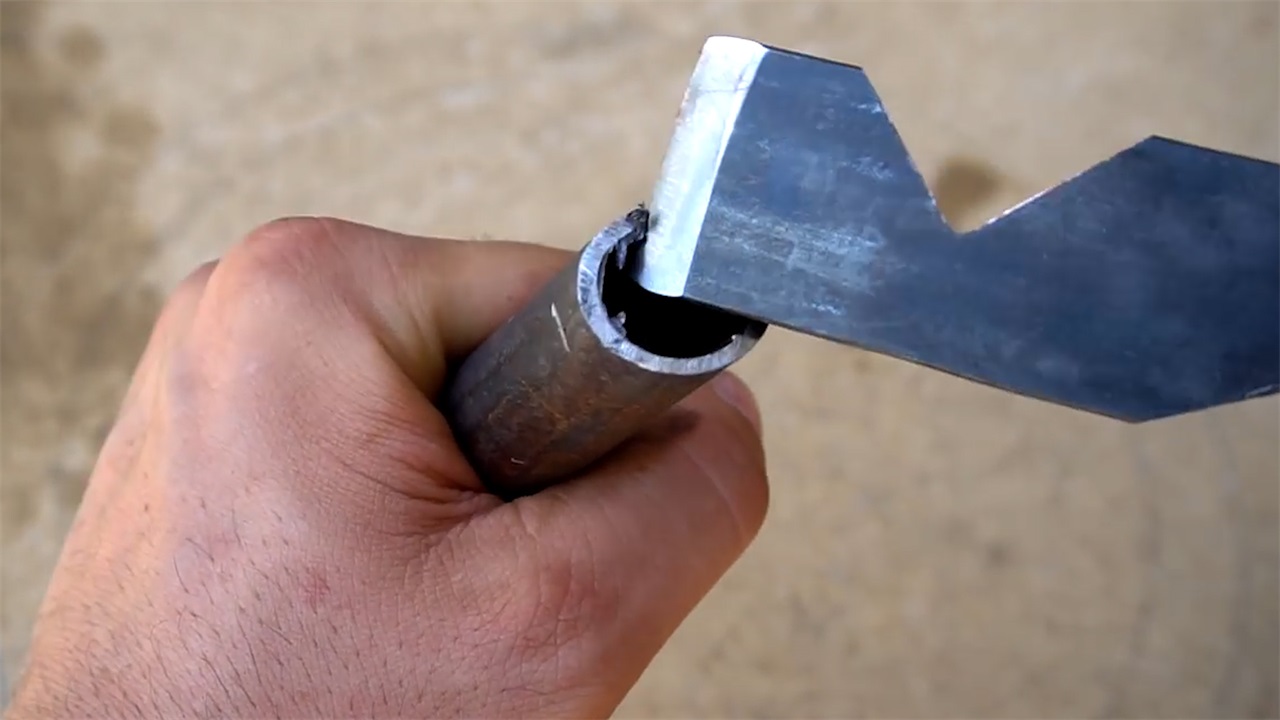 原创牛人用废铁制作的这个工具,真的太实用了,制作方法还简单!