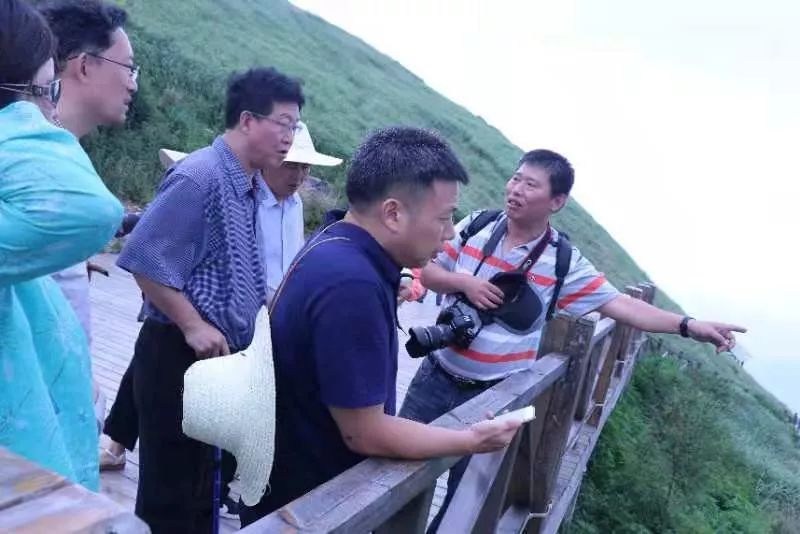 国家林草局在武功山亚高山草甸开展实地调研