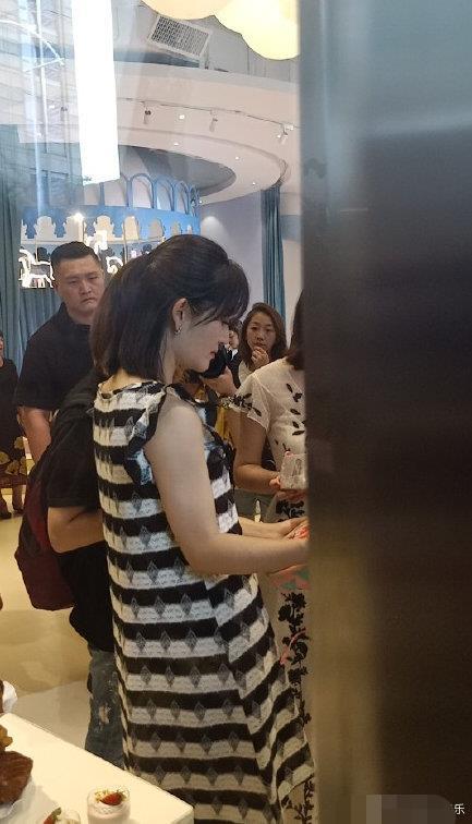 张杰实力护妻,为保护谢娜安全,自己的两位保