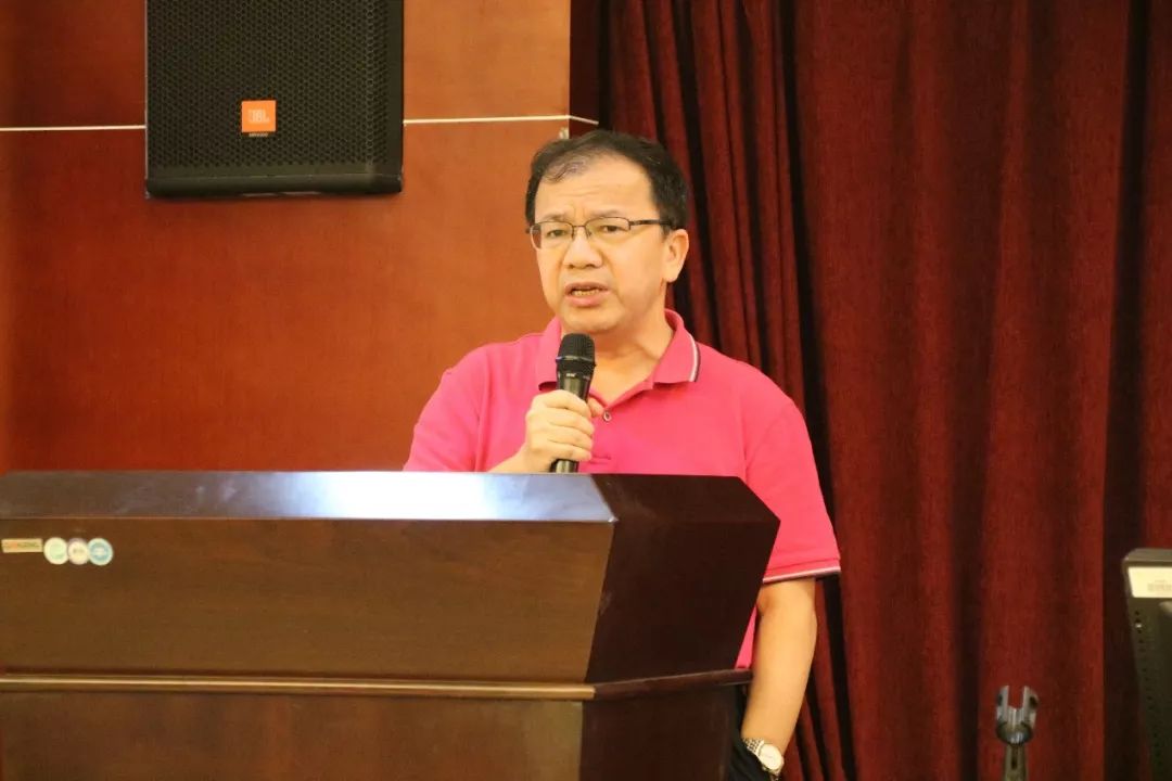 上述大会报告由华南师范大学何小亚教授主持.