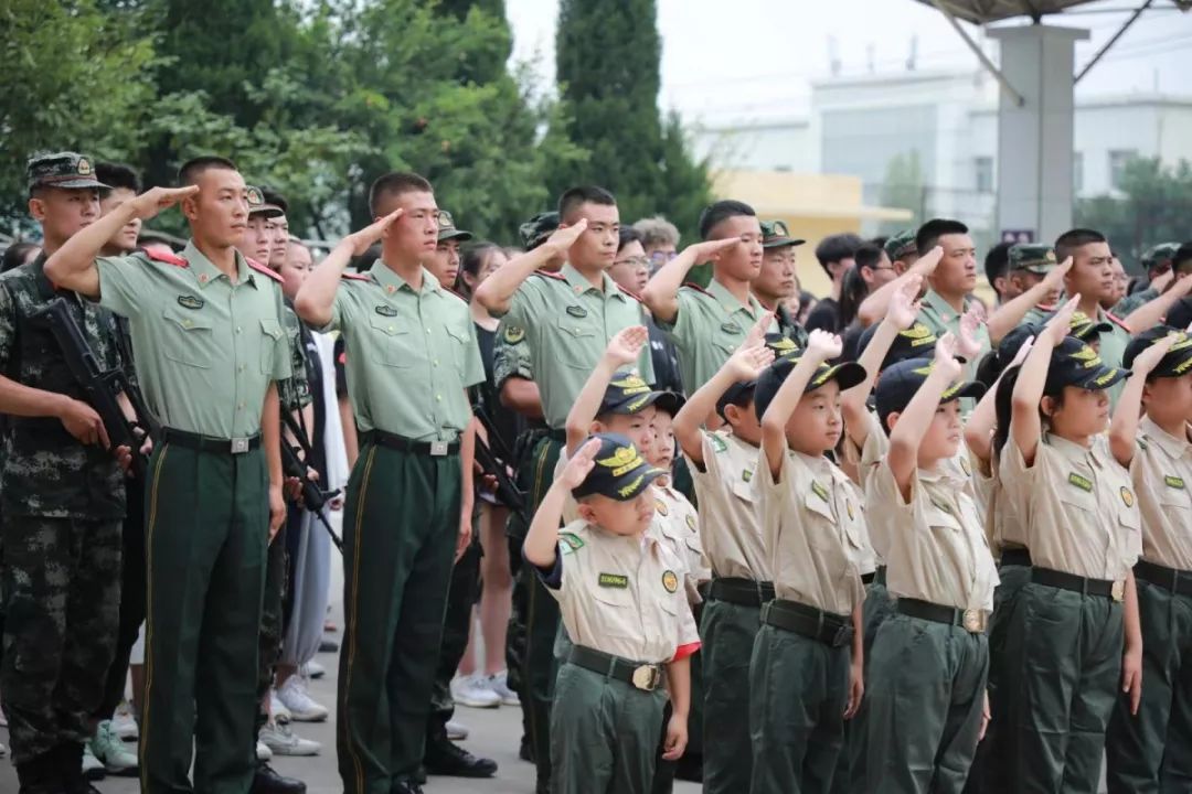 晋城第108独立团,壹心教育学校共计130余名青少年一起走进我市武警