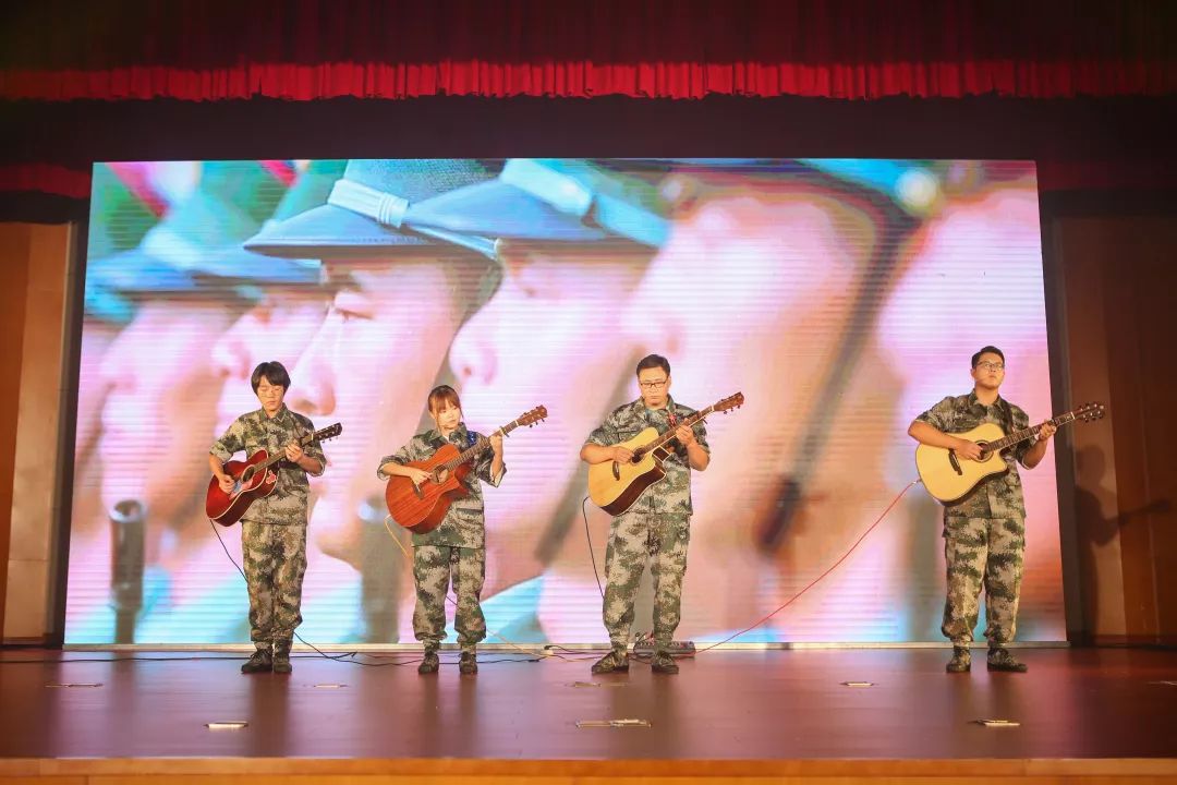 歌曲 《军魂》表演唱 《练为战》武术 《侦察武魂》今后，杨巷镇将进一步