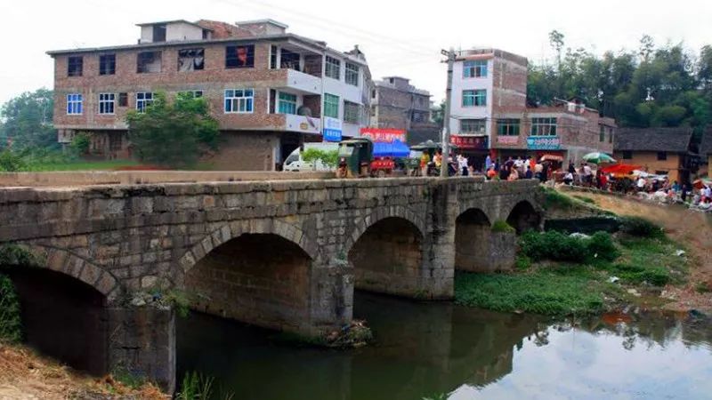 高桥堆头桥三多桥,是邵东人民政府批准列为邵东第二批县级文物保护