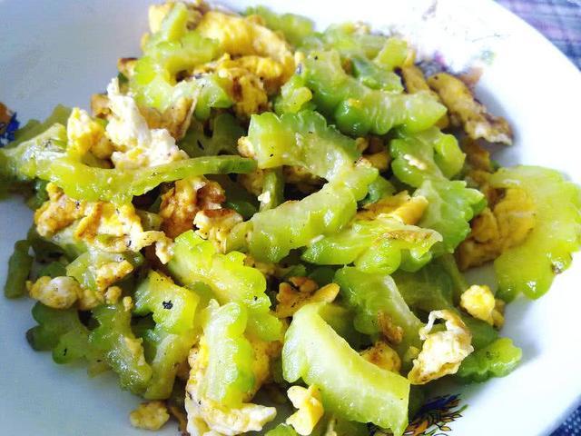 回锅肉炒苦瓜的正确方法 d11cfd85e4484405a0c83f9a193921a0.jpeg