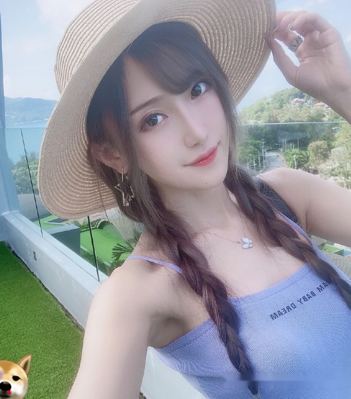 腐团儿直播穿男式衬衫,被质疑没穿裤子后打脸,超管也拿她没办法