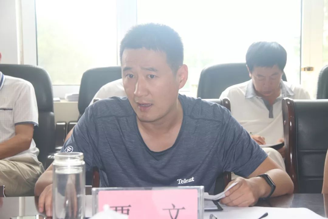 贾文同志主持会议并安排部署各部门近期工作.