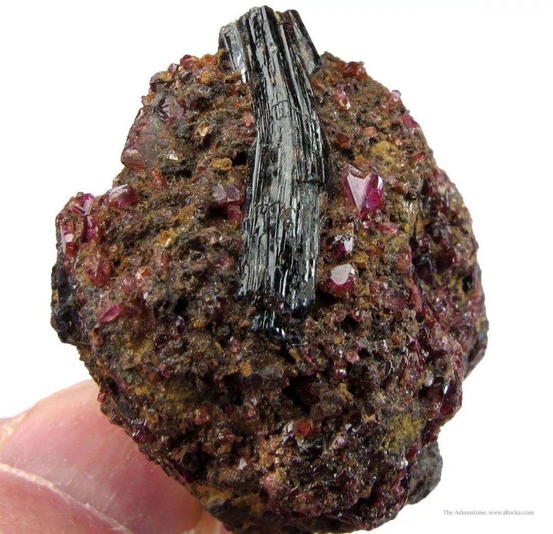 除了锎 和 红硅硼铝钙石(painite,还有塔菲石(taaffeite,钚,犀牛角