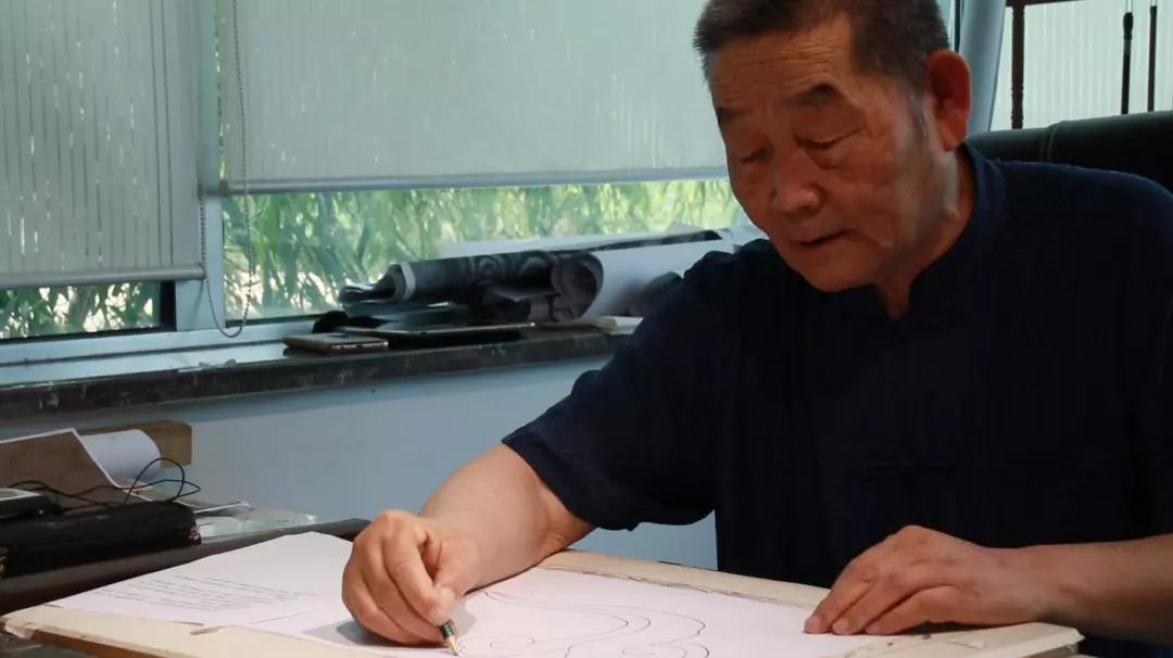 孟德仁大师将祥云元素,结合新中式建筑的风格特色,一点点的打磨上去
