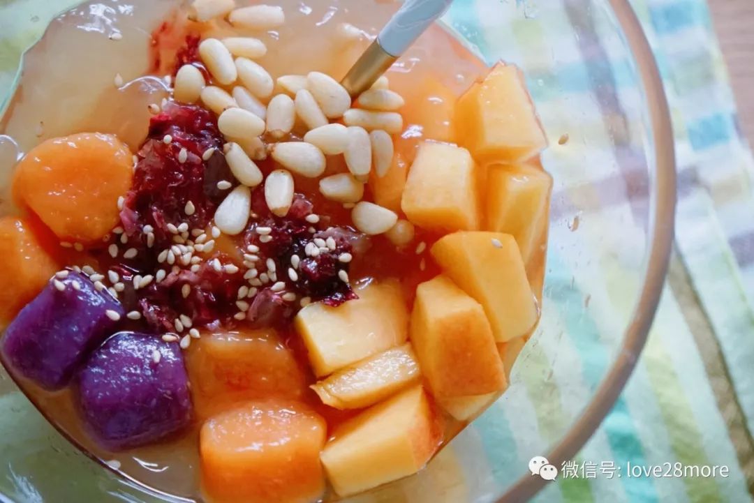 夏季甜品玫瑰冰粉和烧仙草