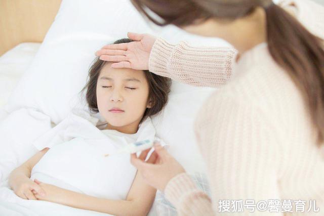                     原创            3岁女童误吞干燥剂，妈妈的做法堪比“教科书”，值得父母学习