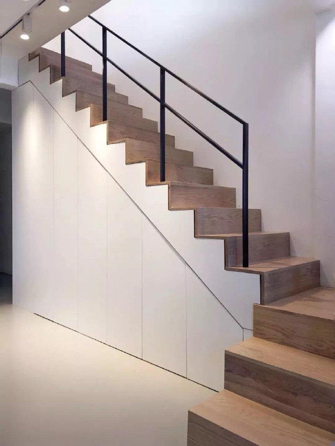 哪种梯子好看又实用 15478052d92f4454a733ac55ecba78e9.jpeg