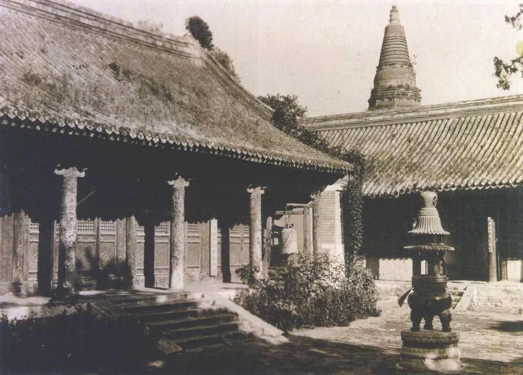 殿 普意雅藏本云居寺大雄殿院门前侧影 普意雅藏本云居寺毗卢殿前牌楼