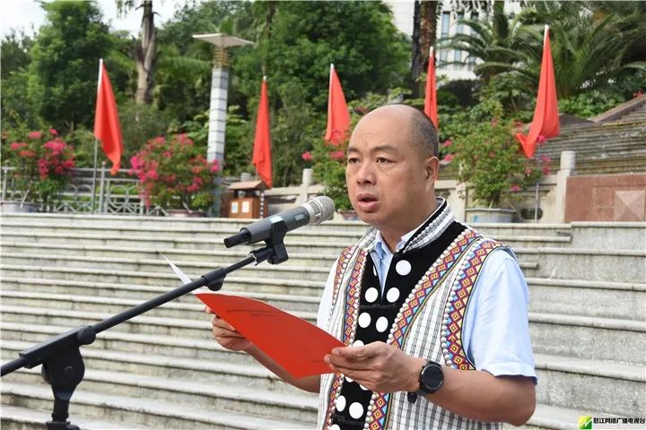 州委副书记张晓鸣宣布怒江傈僳族自治州"民族团结进步宣传月"启动.