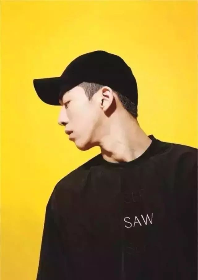 拍照技巧与角度男 680b9b45442e451b88fbca8d8776b7cc.jpeg