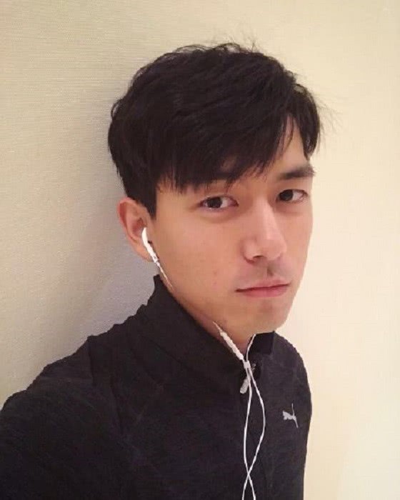 李现生活照:你的男友"闪现",请注意哦!