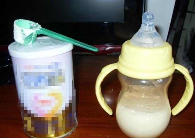                     原创            冲奶粉时这样替宝宝试奶温，简直是在拿宝宝的生命开玩笑！