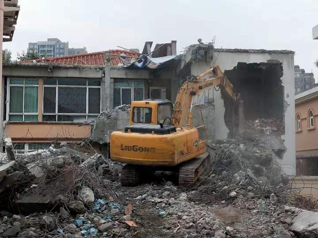 历经十余天,东莞东城拆除两间违建别墅! 盈丰平台棋牌