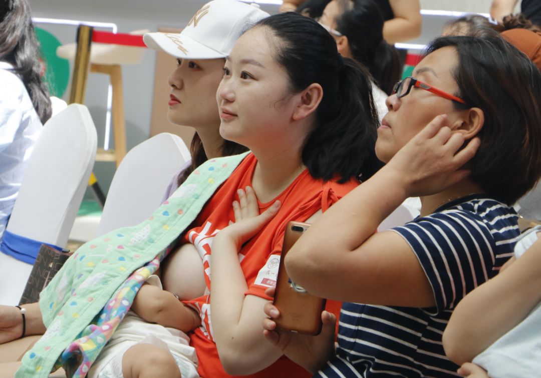 凤凰妇产助力2019世界母乳喂养周"哺乳快闪",倡导母乳