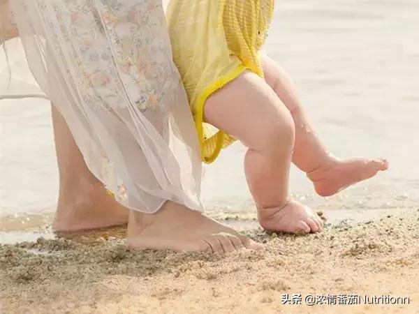                     一月黄疸，二月肠绞痛，三月抬头，宝宝必经之路赶紧了解