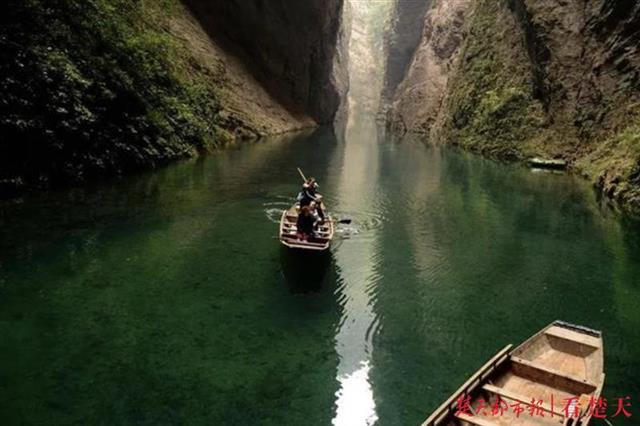 鹤峰县有多少人口_鹤峰人去屏山(2)