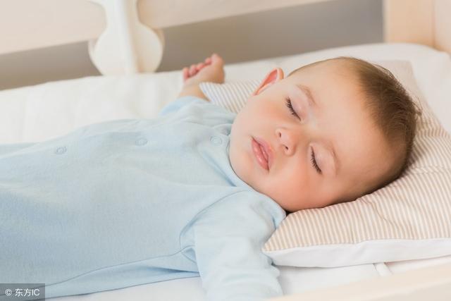                     原创            7个半月大男婴睡眠中猝死：睡觉动作也有风险，家长要注意