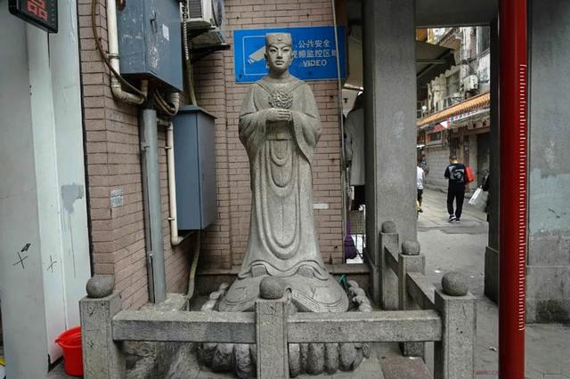 700年冤案：文天祥同代状元为保广州不屠城而投降，广遭非议愤而自尽