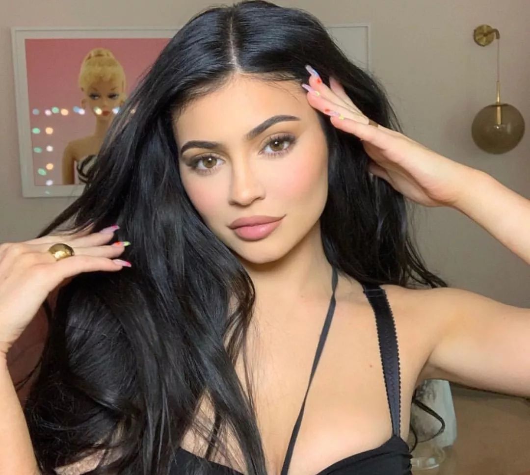 风头正劲的网红美妆品牌最终也将回归美妆生意
