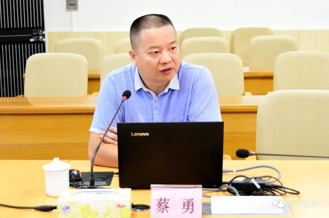 研讨会邀请了江门市职业技术学院副校长蔡勇作专题报告.