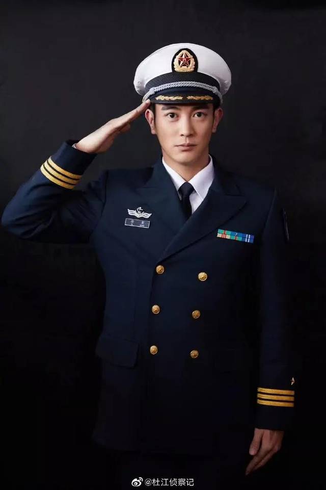众星致敬中国军人,老兵张译晒旧照,杨洋为曾是军人感到自豪