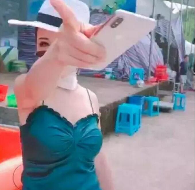 保时捷女车主掌掴男司机黑料被扒曝多次纠纷女司机遭人肉露脸照片抖音