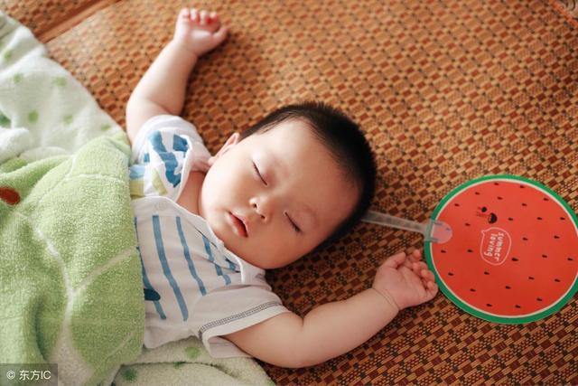                     原创            7个半月大男婴睡眠中猝死：睡觉动作也有风险，家长要注意
