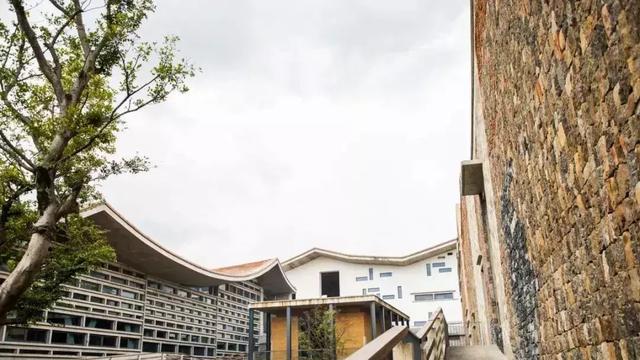 围绕"二次元"文化主题,对沿江区块,东吴文化公园区块和富春山馆区块