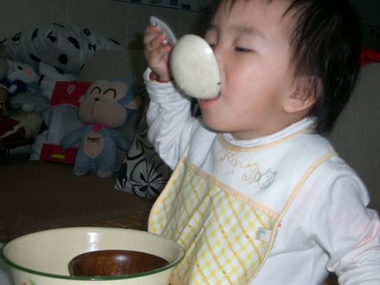                     5岁女娃长不高，医生检查出是肠胃坏死，这2样食物可别给娃吃了