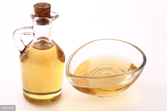 怎么判断油是不是食用油 0abba33cbaf440d3a9ab700a01c8f0d4.jpeg