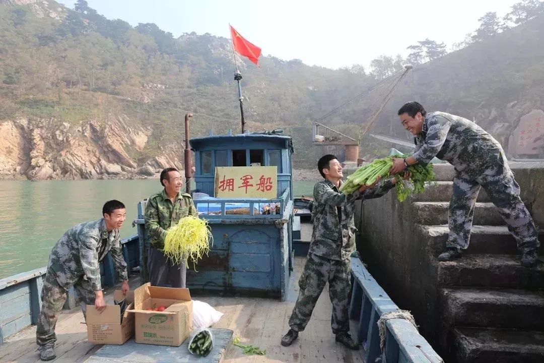 在山的那边海的那边,有阳光,沙滩,渔船…还有五位老船长_拥军