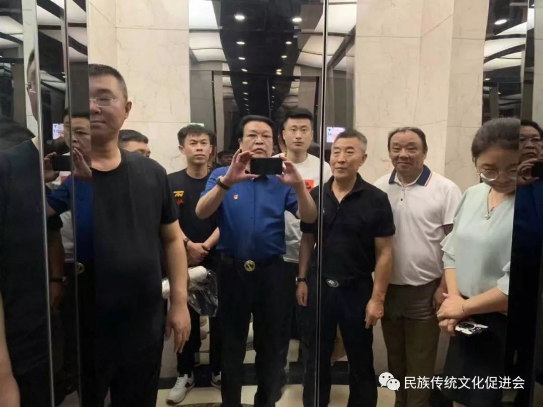 张林东到天津鑫宝龙电梯集团考察交流