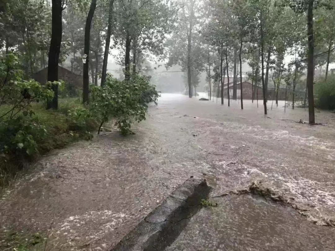 青屏山成瀑布!来集下大暴雨!未来新密5天全都是雨